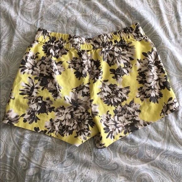 💸 SOLD :: J.Crew Yellow Floral Shorts Size 0 - Picture 3 of 7